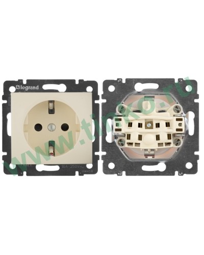 Розетка Valena 2К+3 с защитными шторками, на винтах 16А 250В, слоновая кость (774321). Розетка. LegranD в Химках